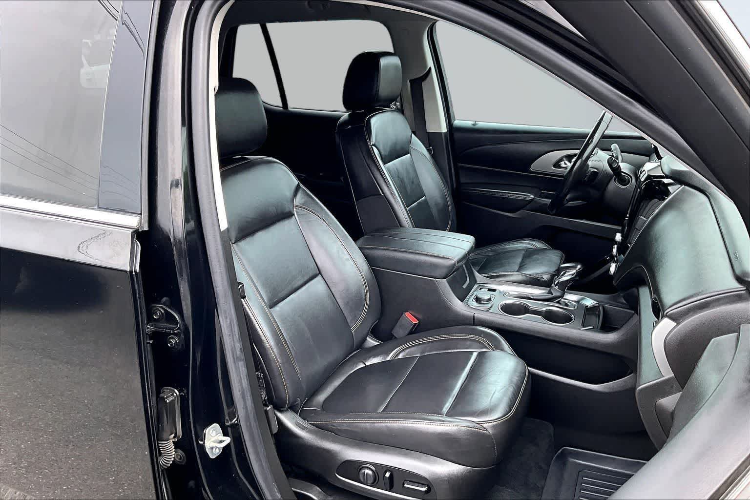 Thumbnail: 2021 Chevrolet Traverse - 14
