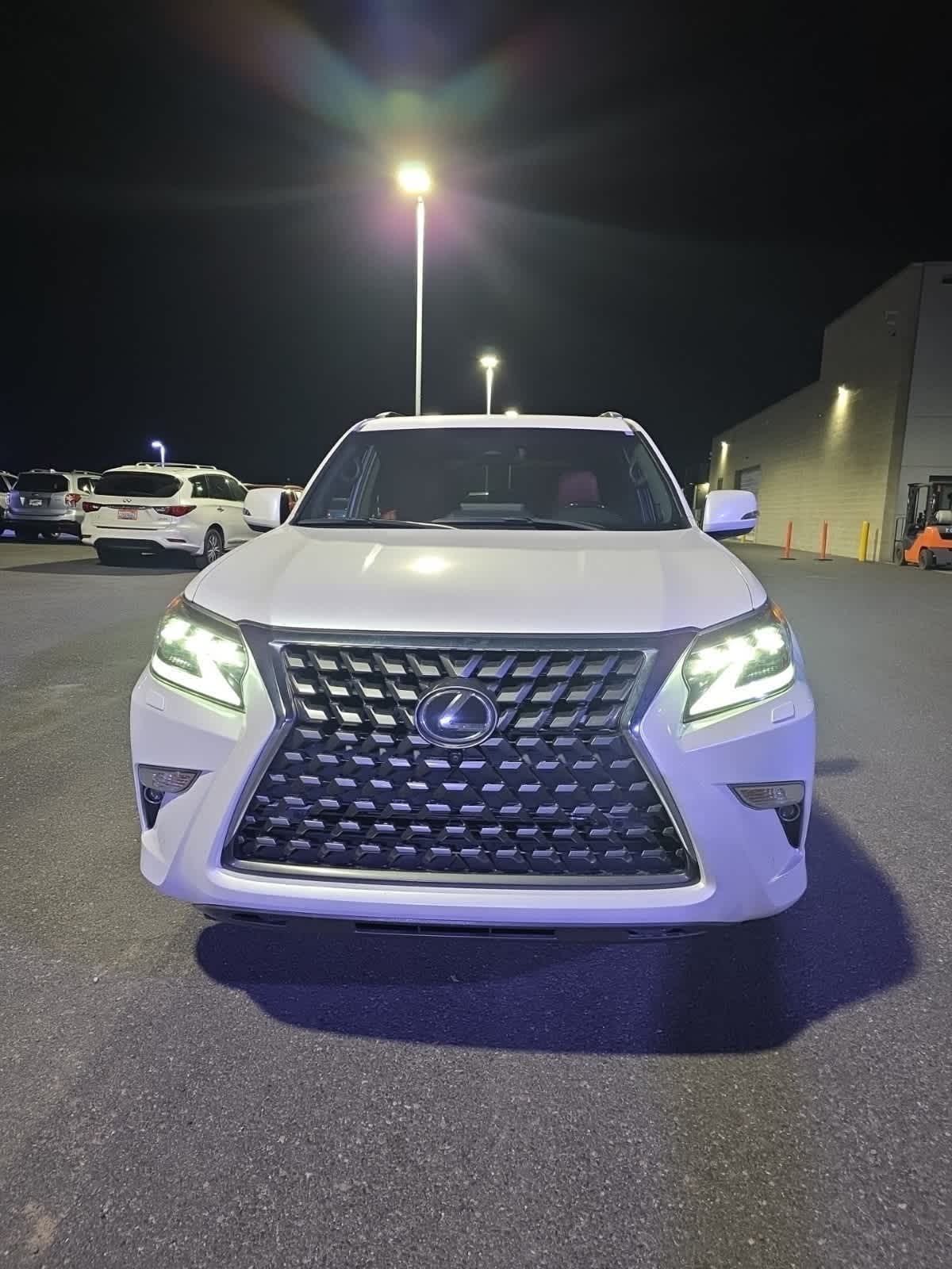 2023 Lexus GX 460 Luxury photo 2