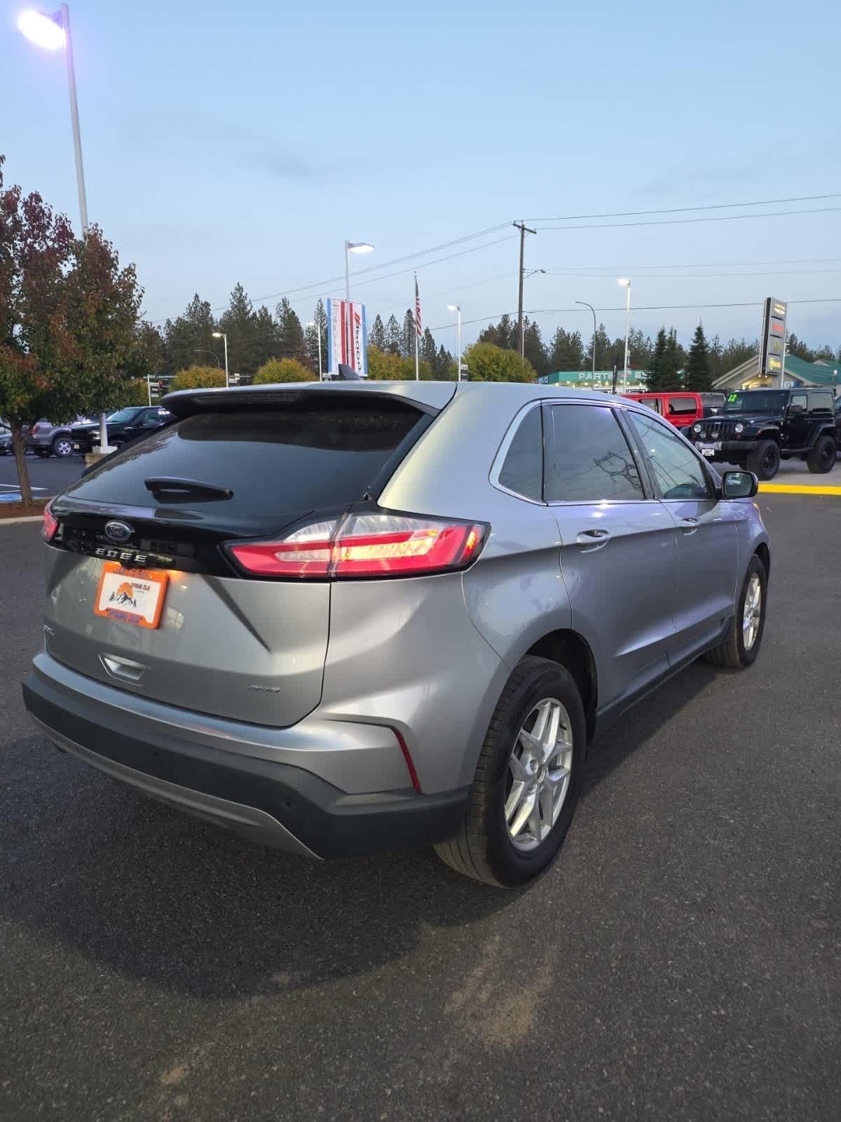 2022 Ford Edge SEL photo 2