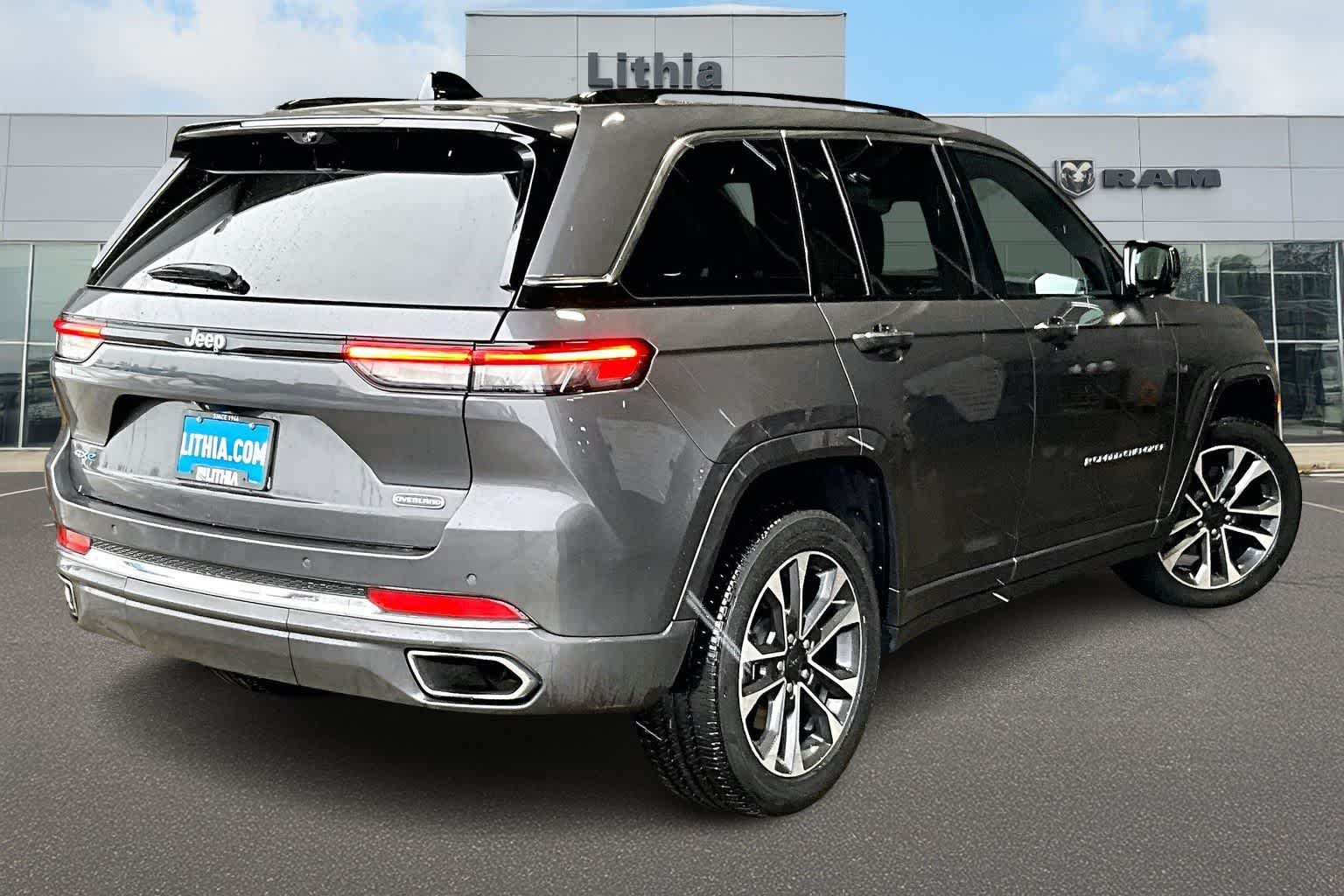 Thumbnail: 2022 Jeep Grand Cherokee - 23