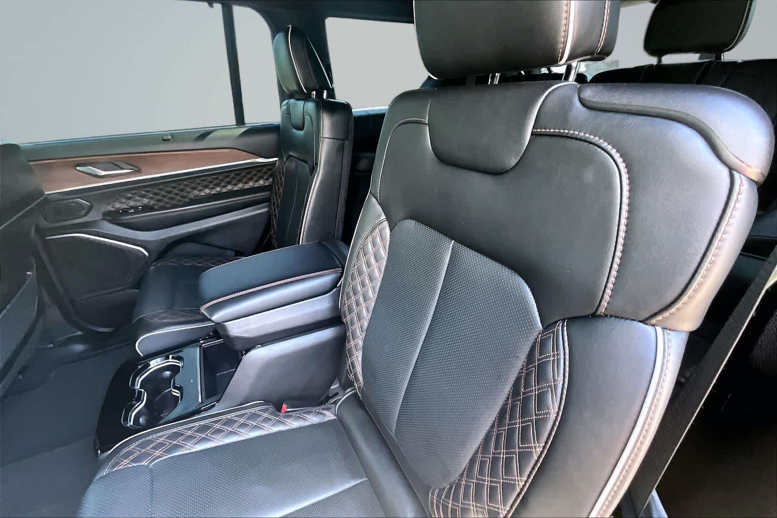 Thumbnail: 2023 Jeep Grand Cherokee L - 12