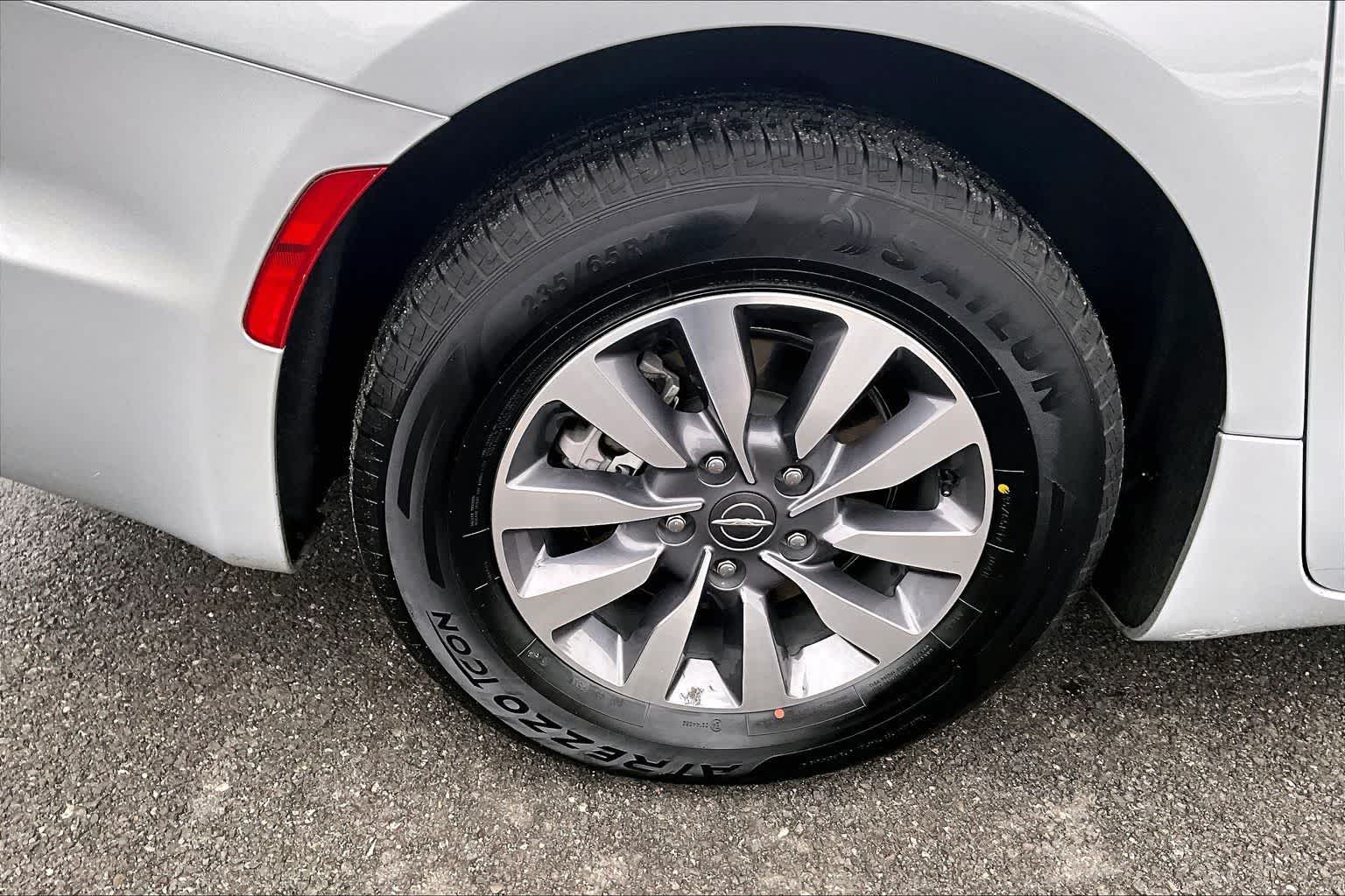 Thumbnail: 2024 Chrysler Pacifica - 35