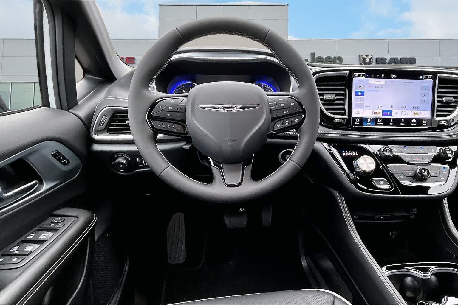 Thumbnail: 2026 Chrysler Pacifica - 15