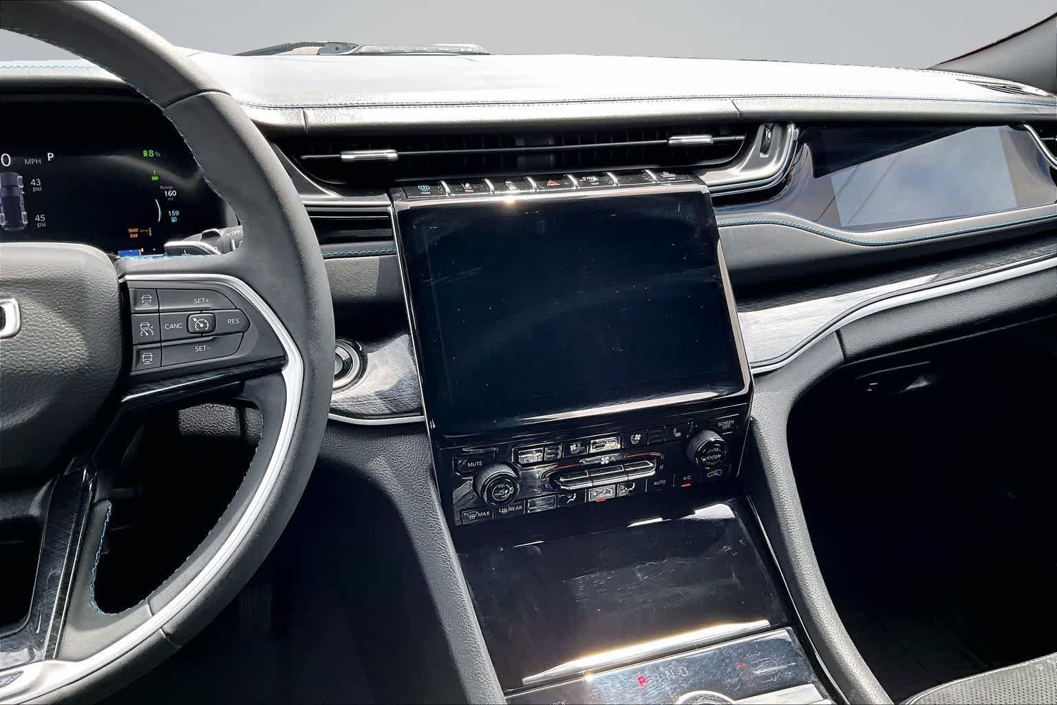 Thumbnail: 2022 Jeep Grand Cherokee - 15