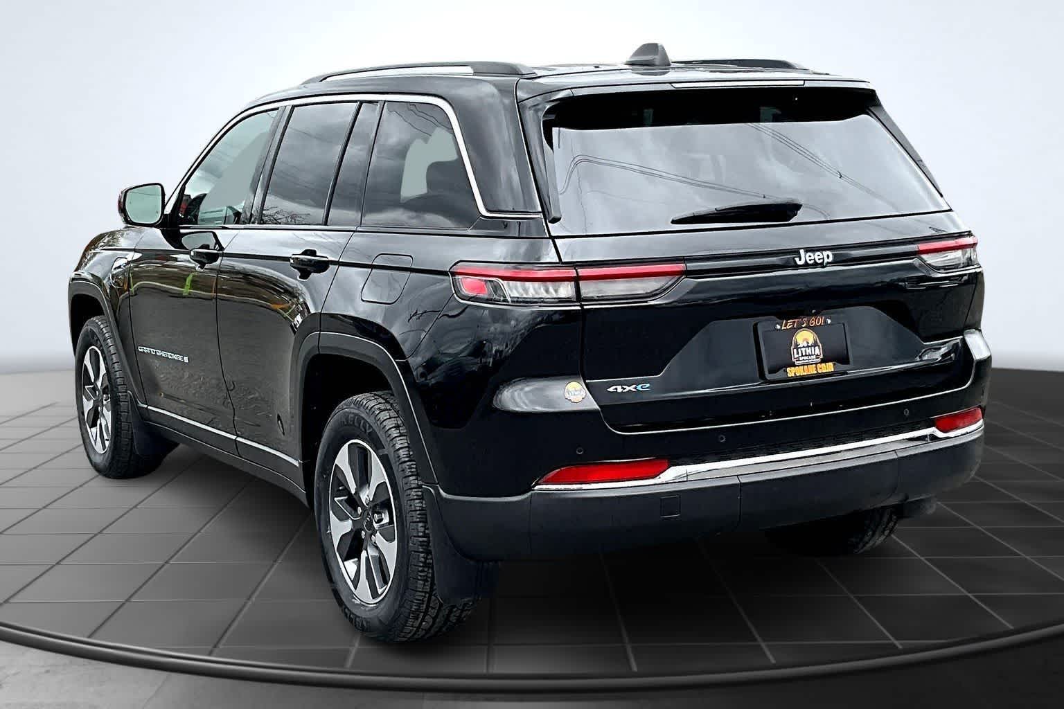 Thumbnail: 2022 Jeep Grand Cherokee - 4