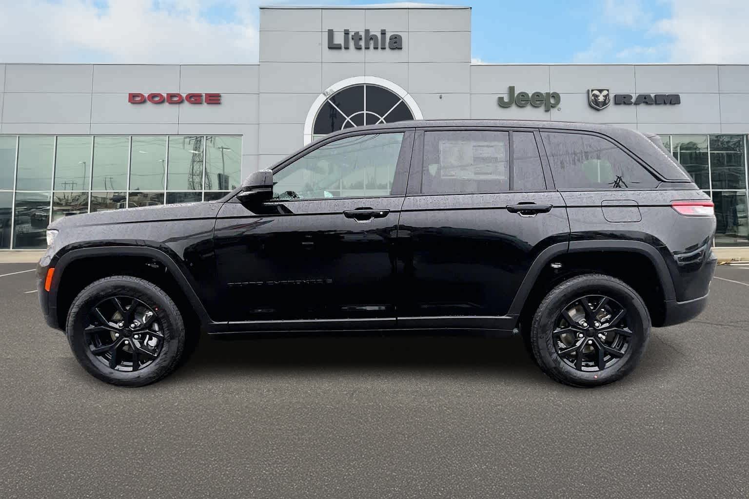 Thumbnail: 2025 Jeep Grand Cherokee - 3