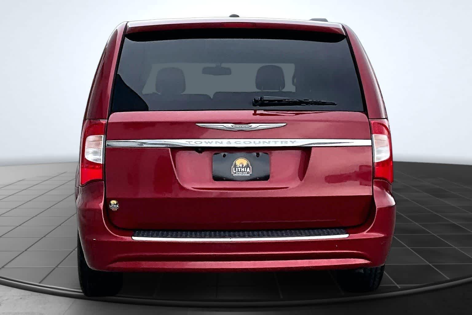 Thumbnail: 2012 Chrysler Town & Country - 5