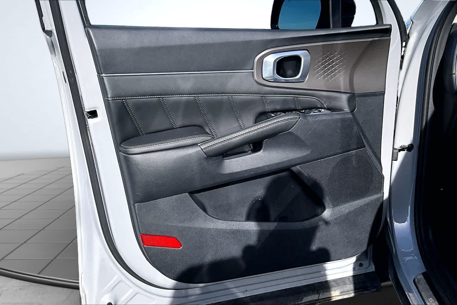 Thumbnail: 2023 Kia Sorento - 28