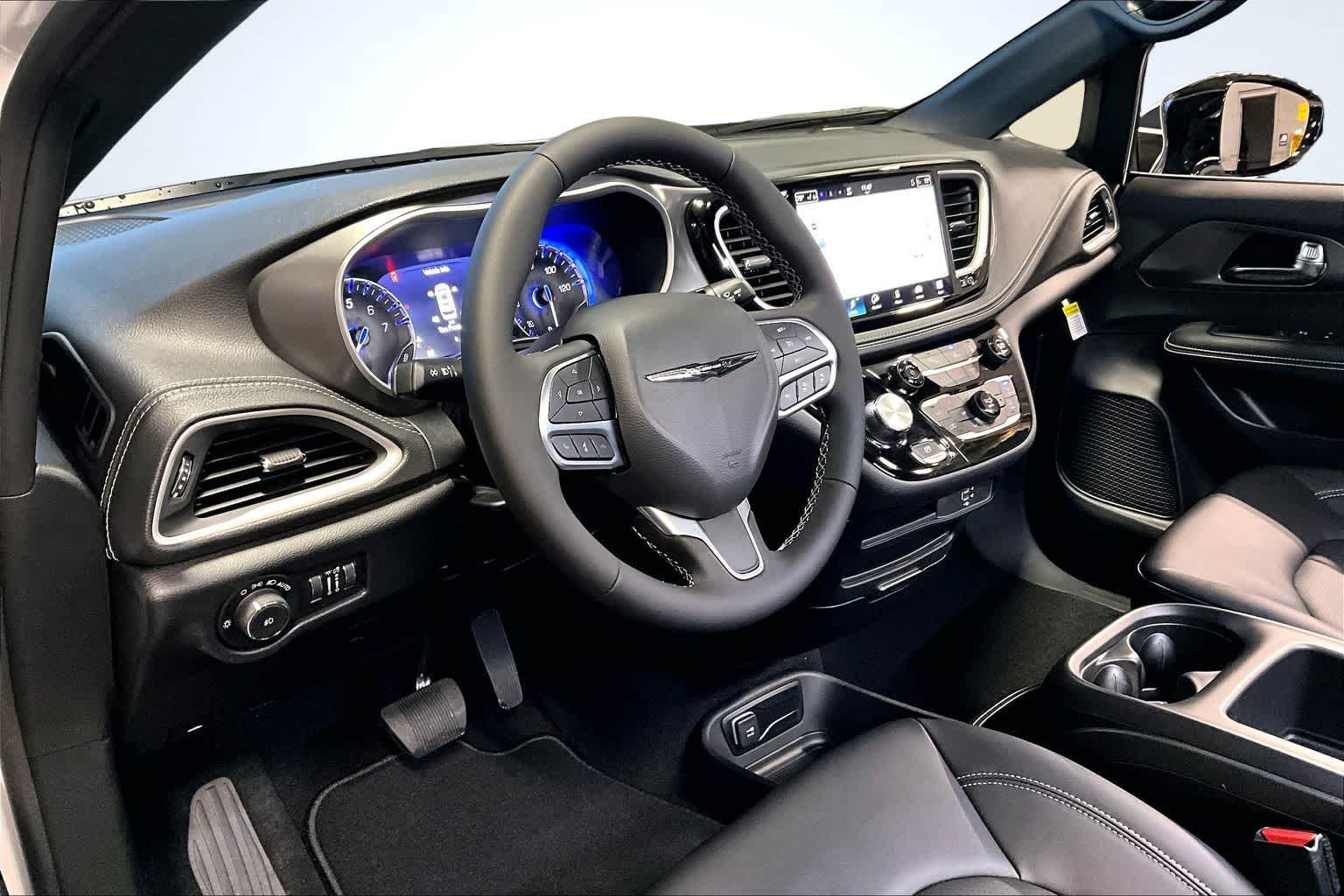 Thumbnail: 2026 Chrysler Pacifica - 2