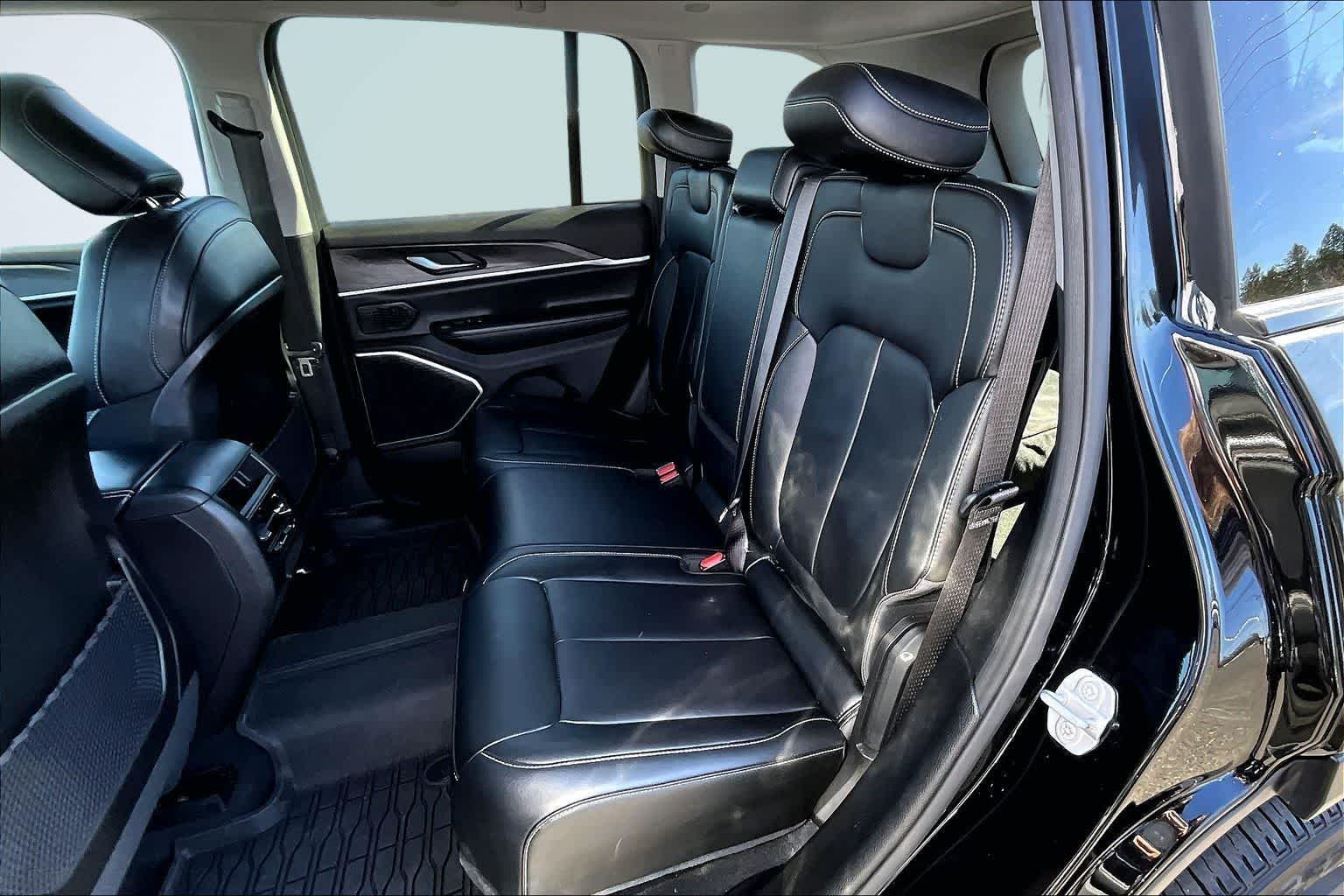 Thumbnail: 2022 Jeep Grand Cherokee - 13