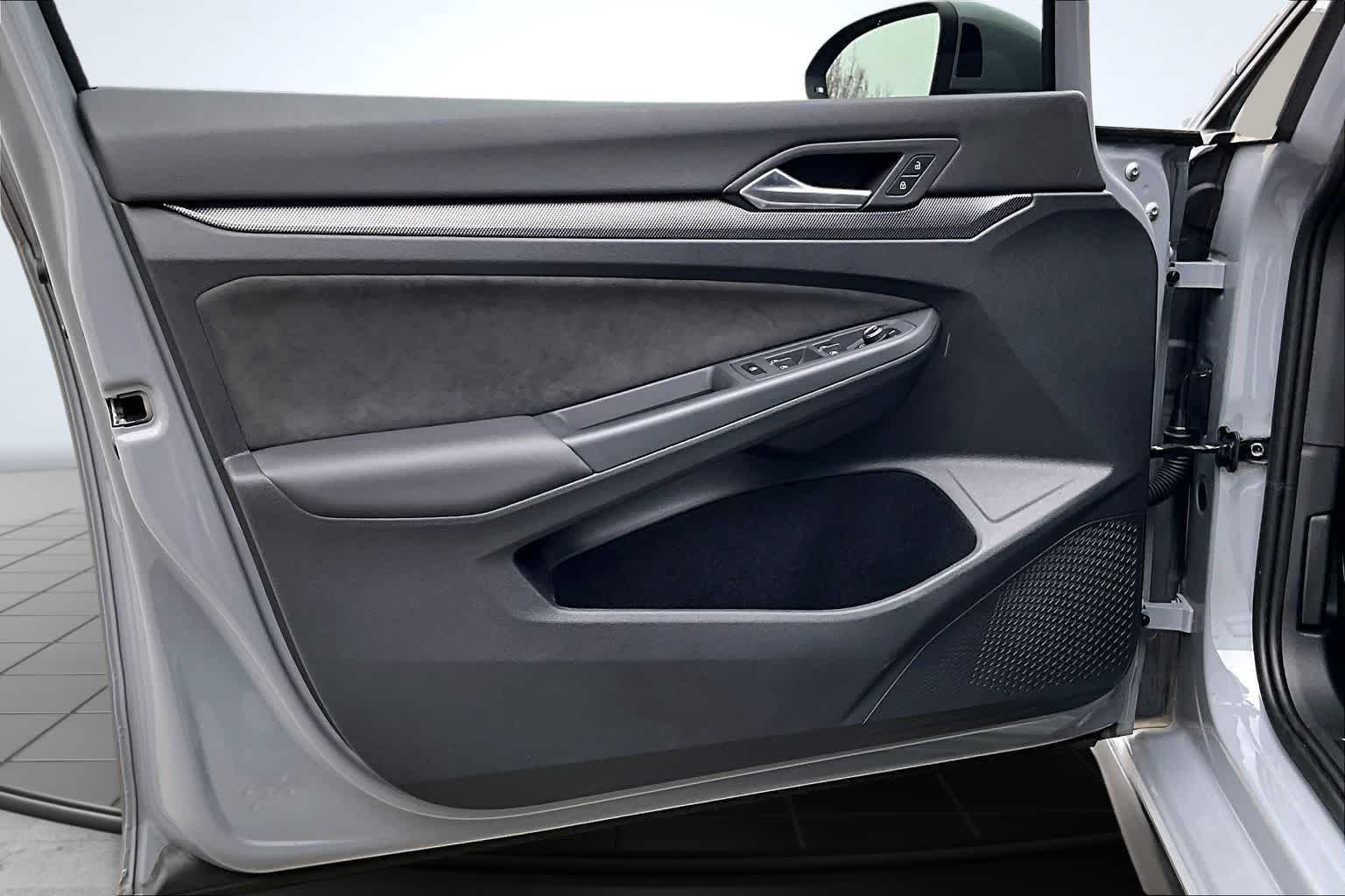 Thumbnail: 2025 Volkswagen Golf - 28