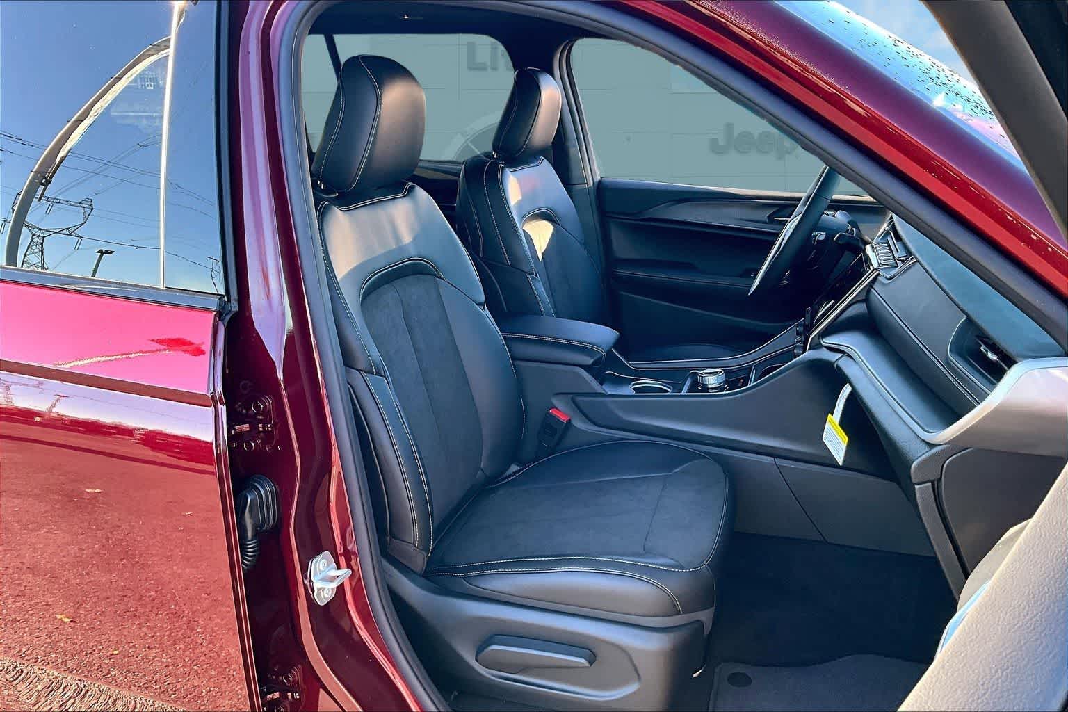 Thumbnail: 2025 Jeep Grand Cherokee - 14