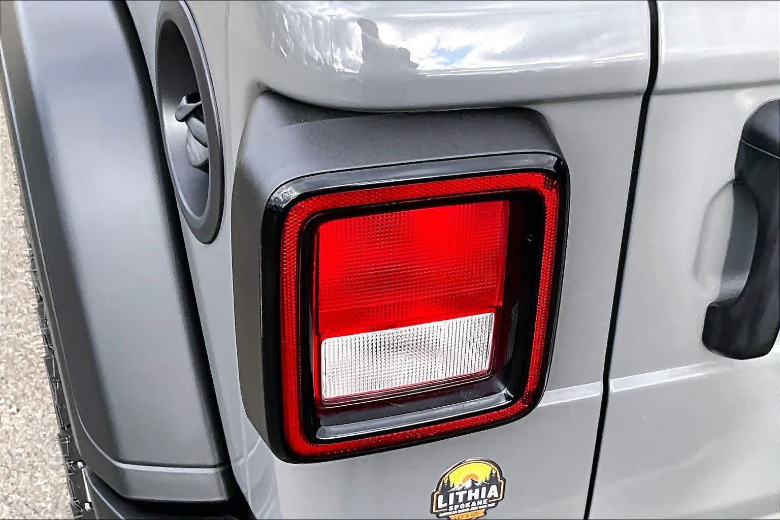 Thumbnail: 2021 Jeep Wrangler - 32