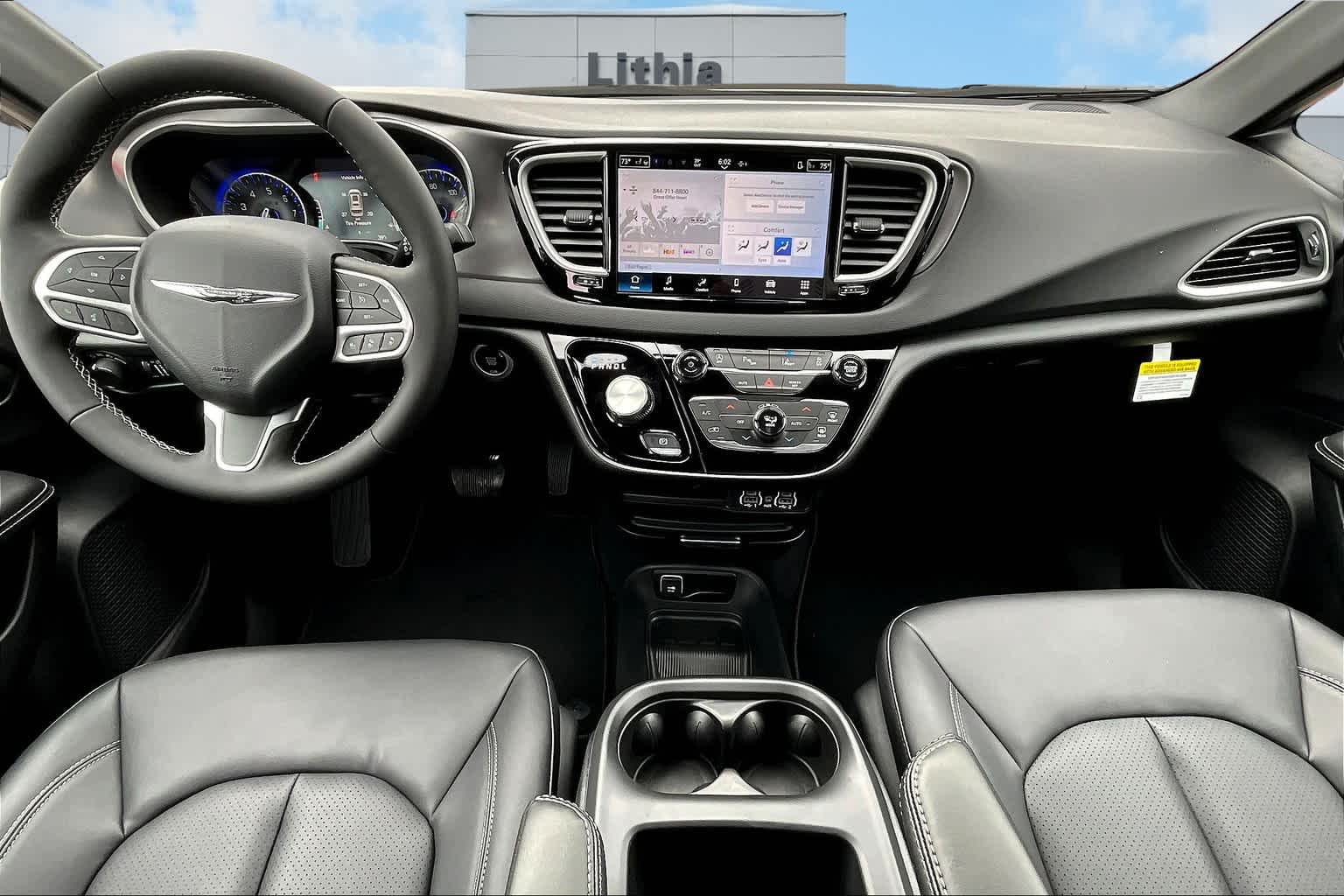 2025 Chrysler Voyager LX photo 3