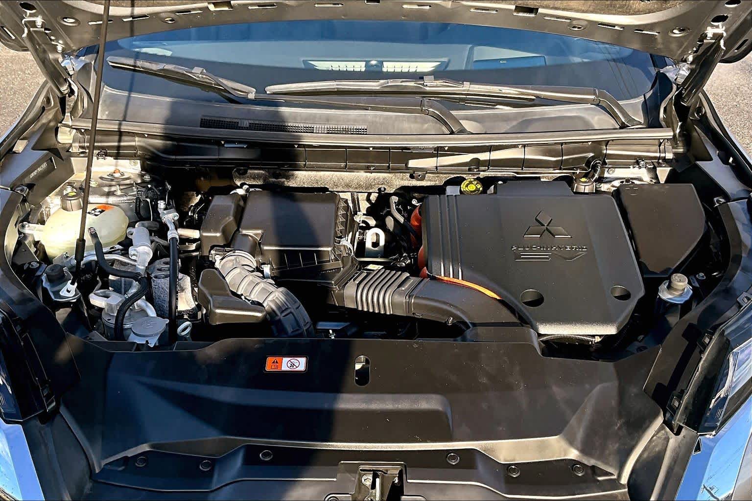 Thumbnail: 2023 Mitsubishi Outlander - 9