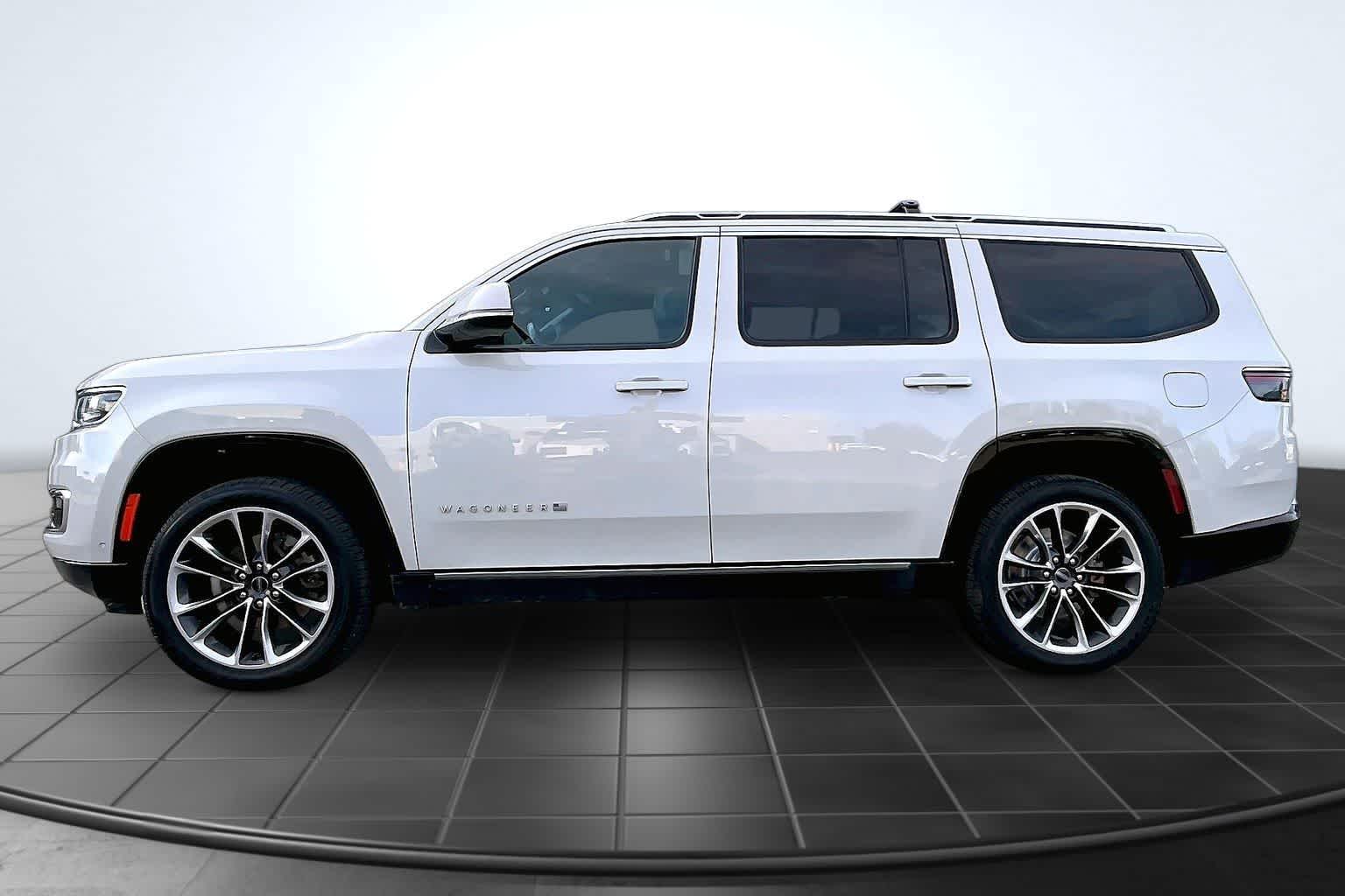 Thumbnail: 2022 Jeep Wagoneer - 2