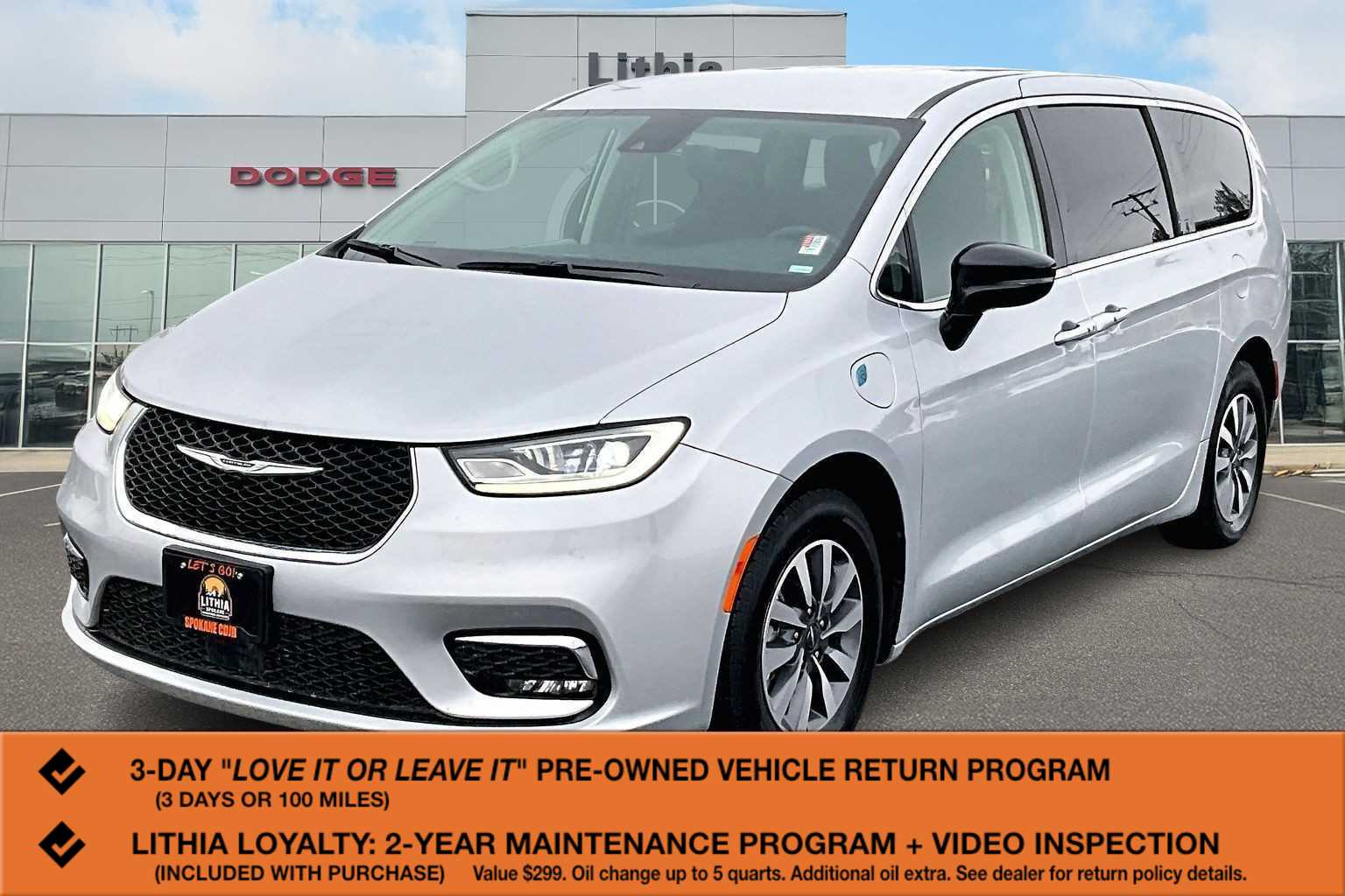 2024 Chrysler Pacifica PHEV Select's photo