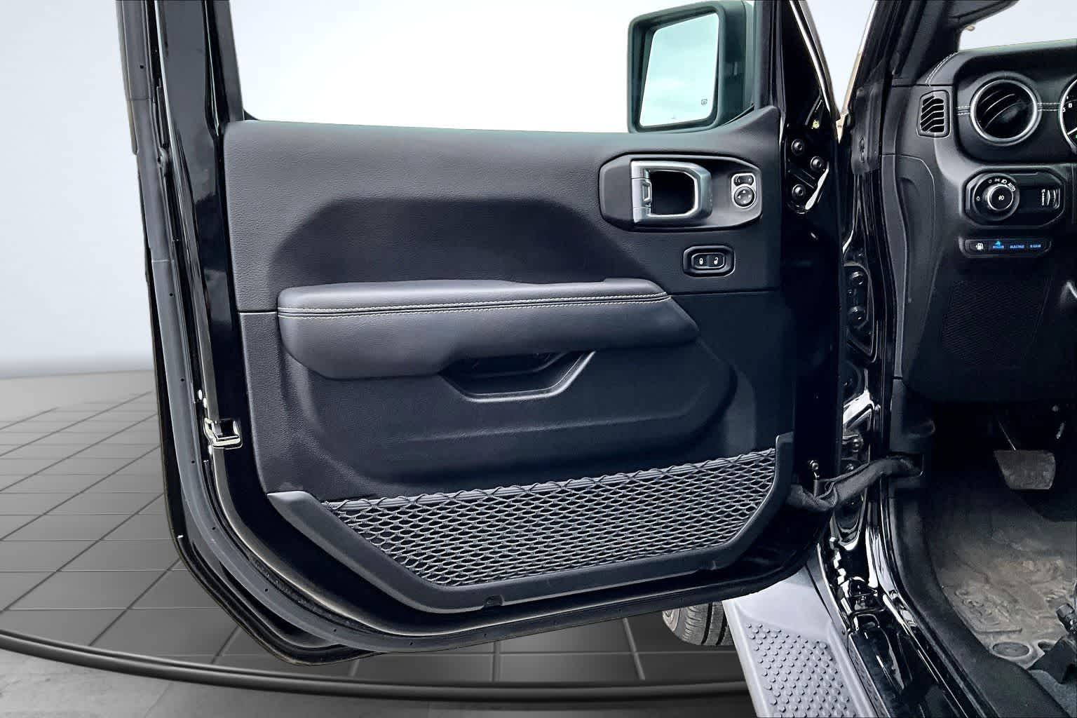 Thumbnail: 2023 Jeep Wrangler - 27