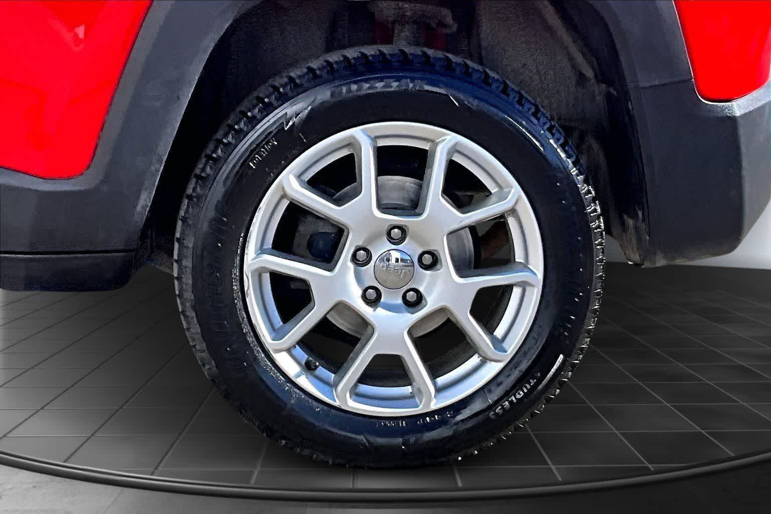 Thumbnail: 2021 Jeep Renegade - 36