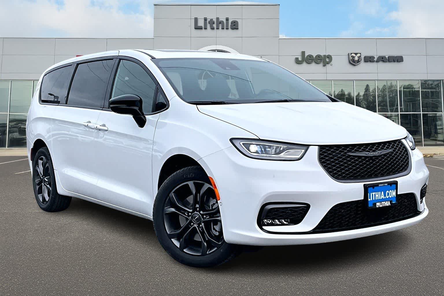 Thumbnail: 2026 Chrysler Pacifica - 22