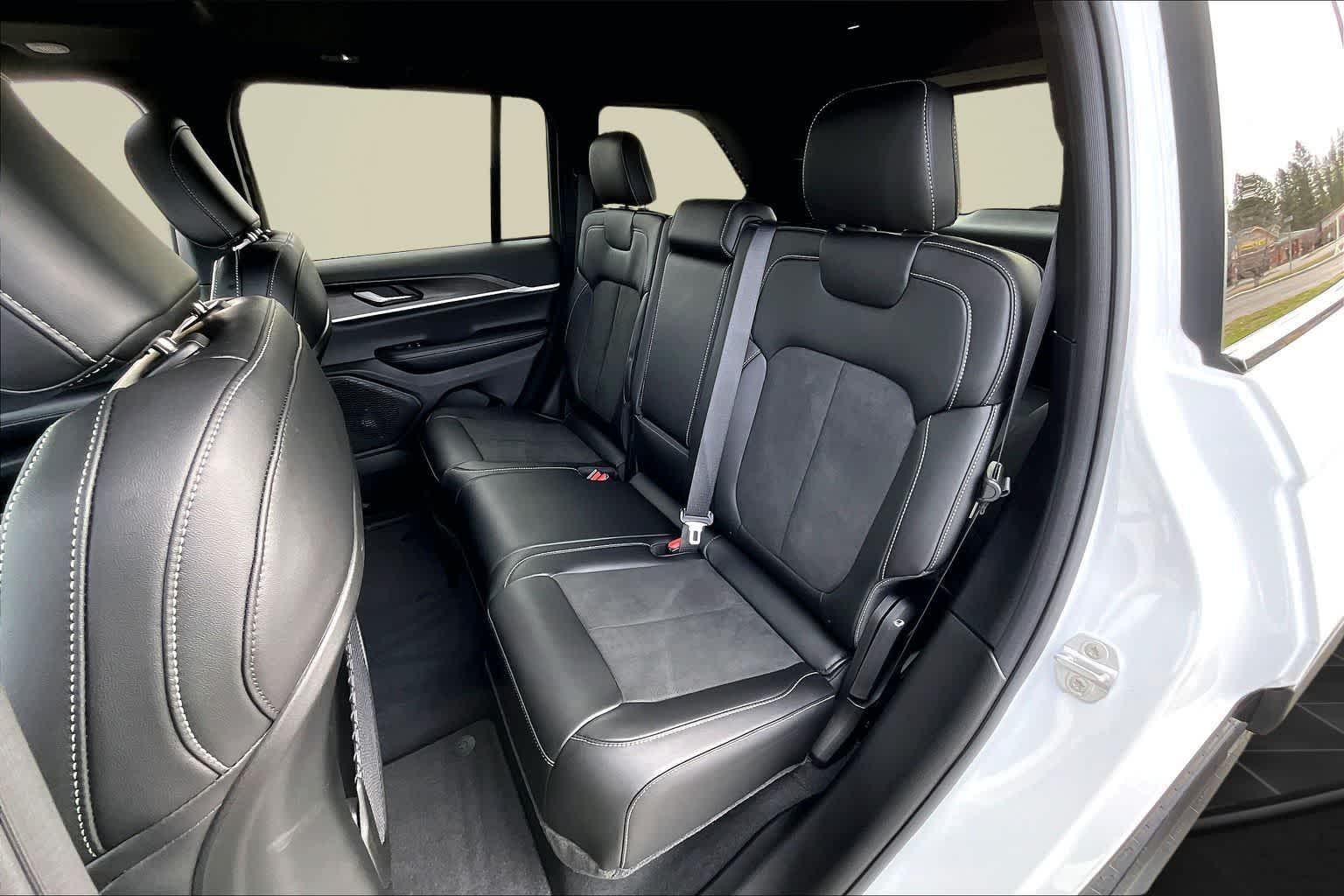 Thumbnail: 2026 Jeep Grand Cherokee - 13