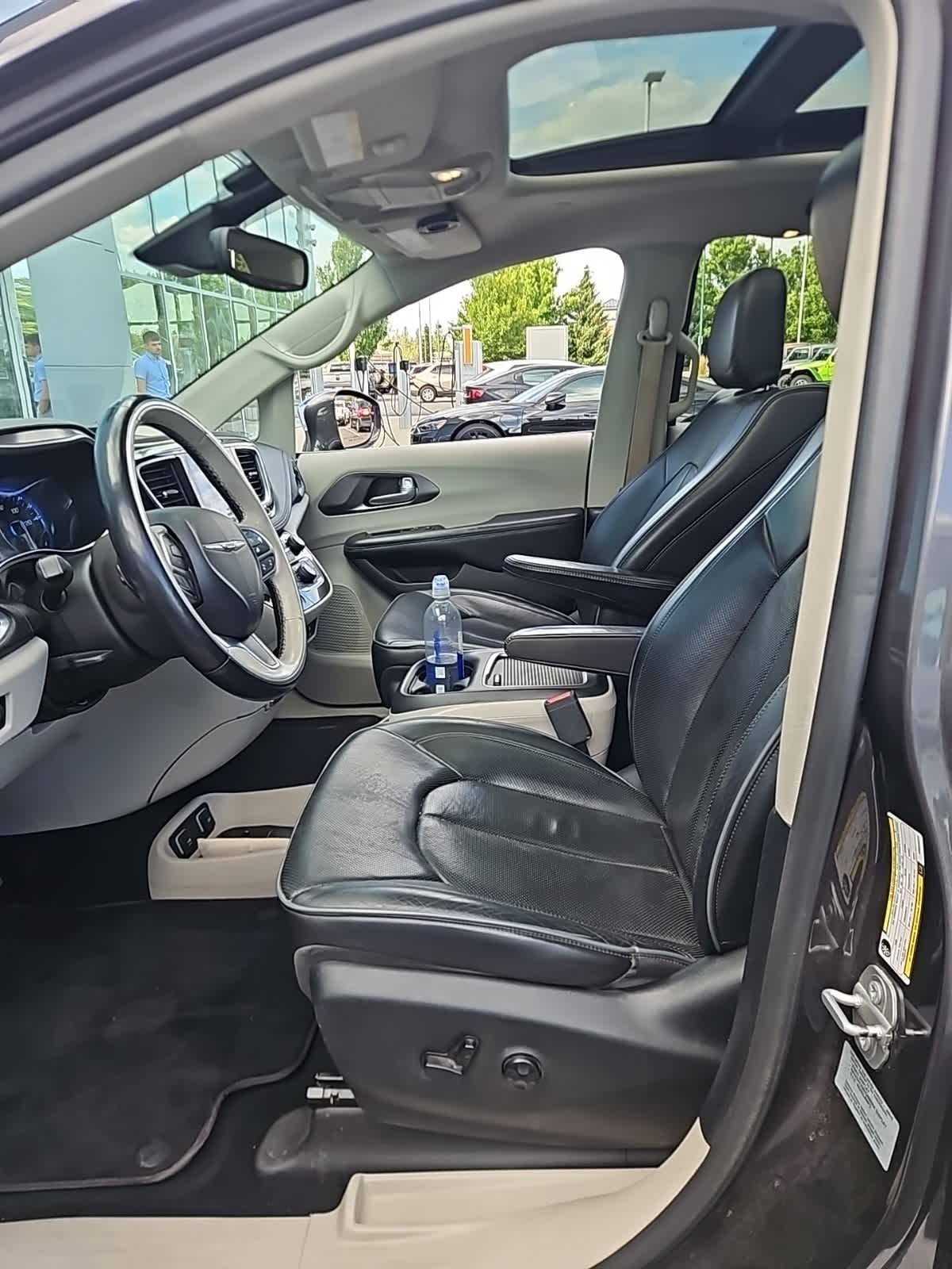 Thumbnail: 2017 Chrysler Pacifica - 7