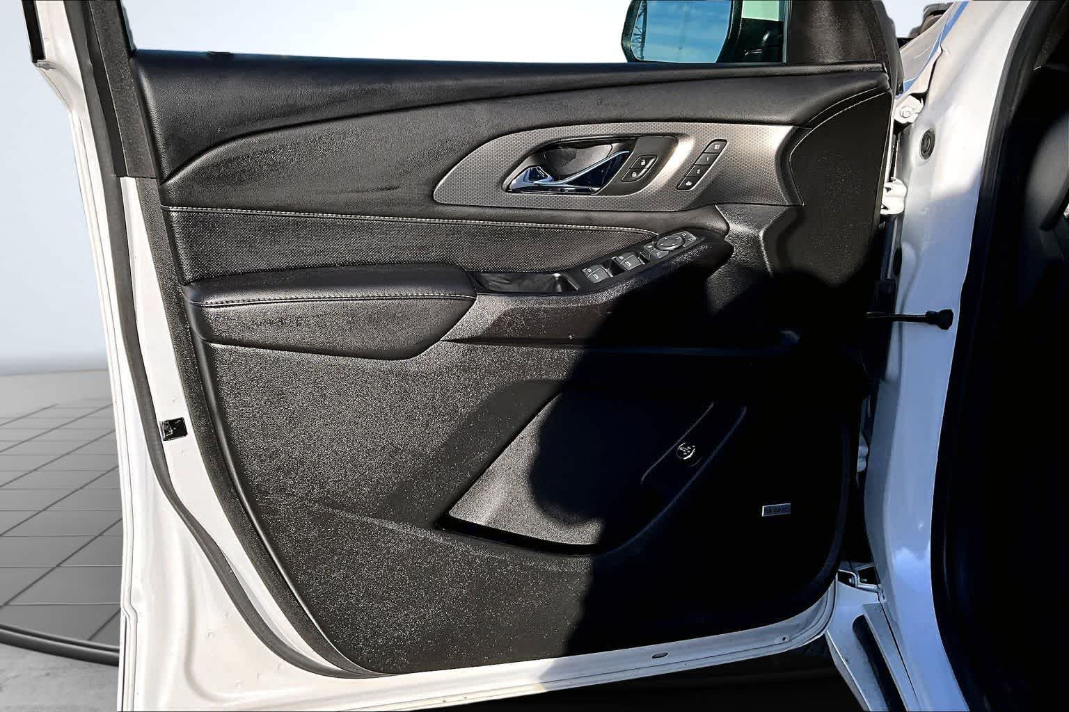 Thumbnail: 2023 Chevrolet Traverse - 28