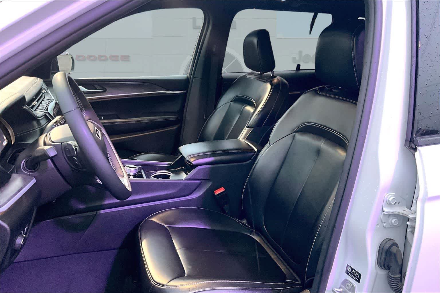 Thumbnail: 2024 Jeep Grand Cherokee - 11