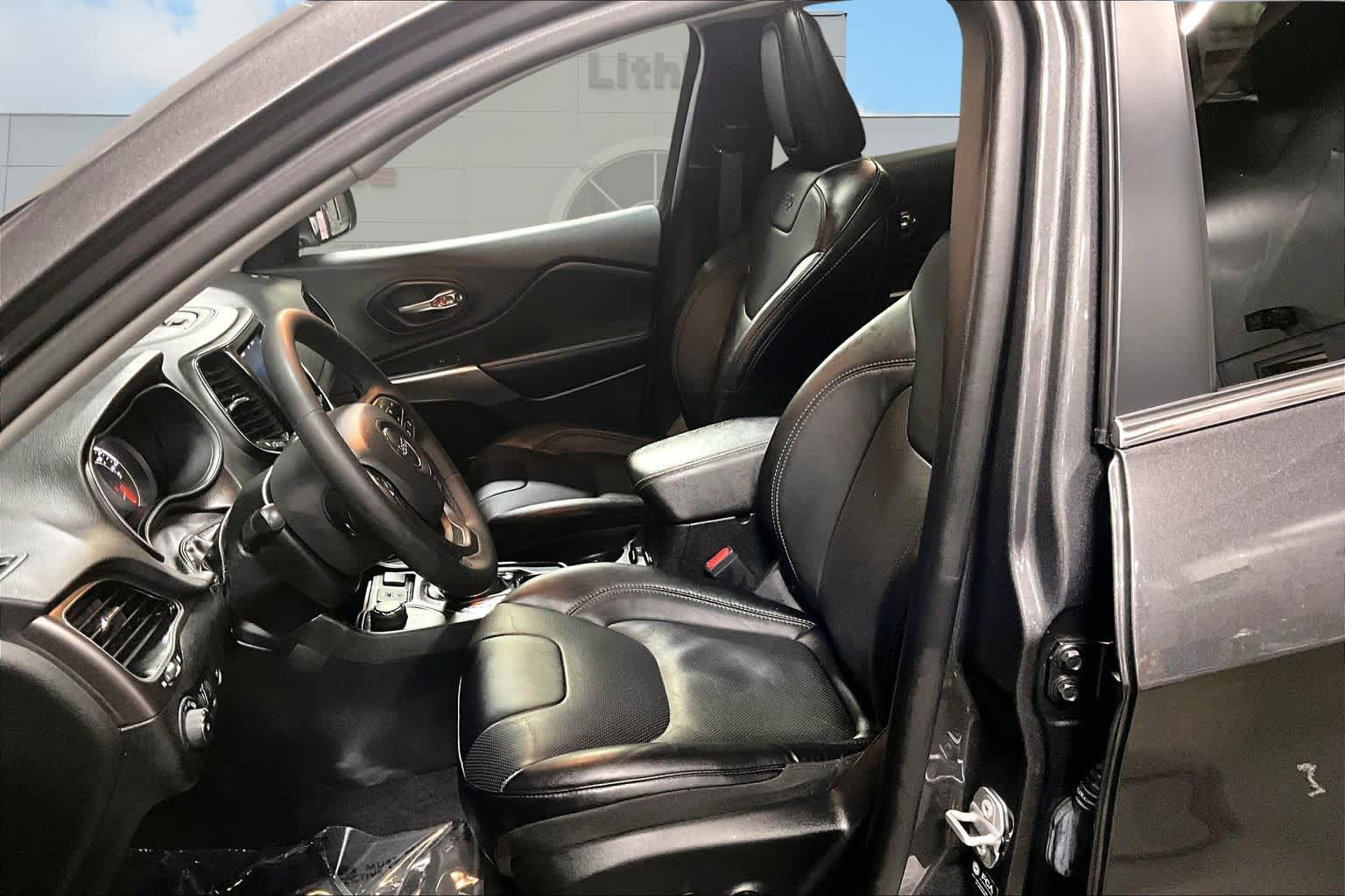 Thumbnail: 2022 Jeep Cherokee - 11