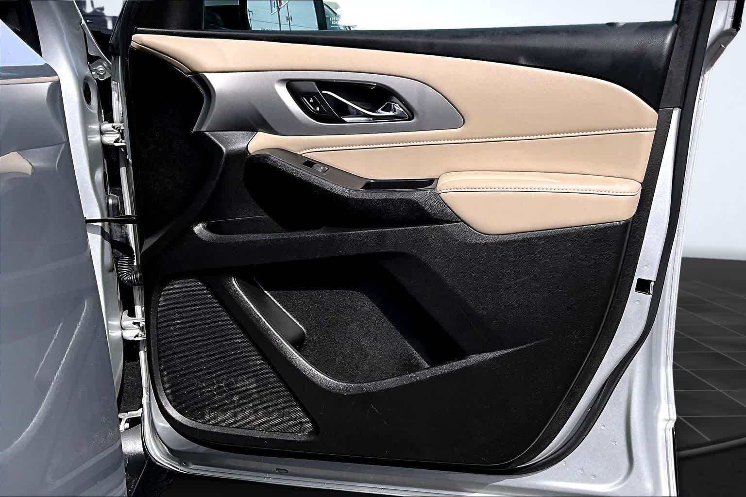 Thumbnail: 2022 Chevrolet Traverse - 29