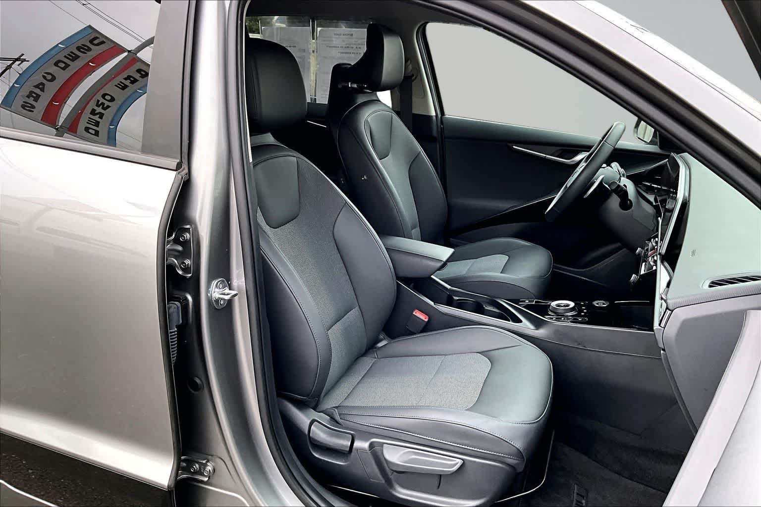 Thumbnail: 2024 Kia Niro - 14