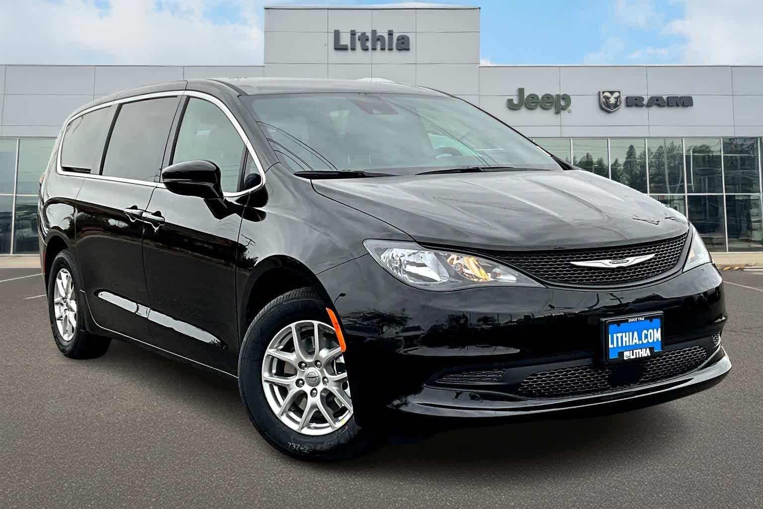 Thumbnail: 2025 Chrysler Voyager - 12