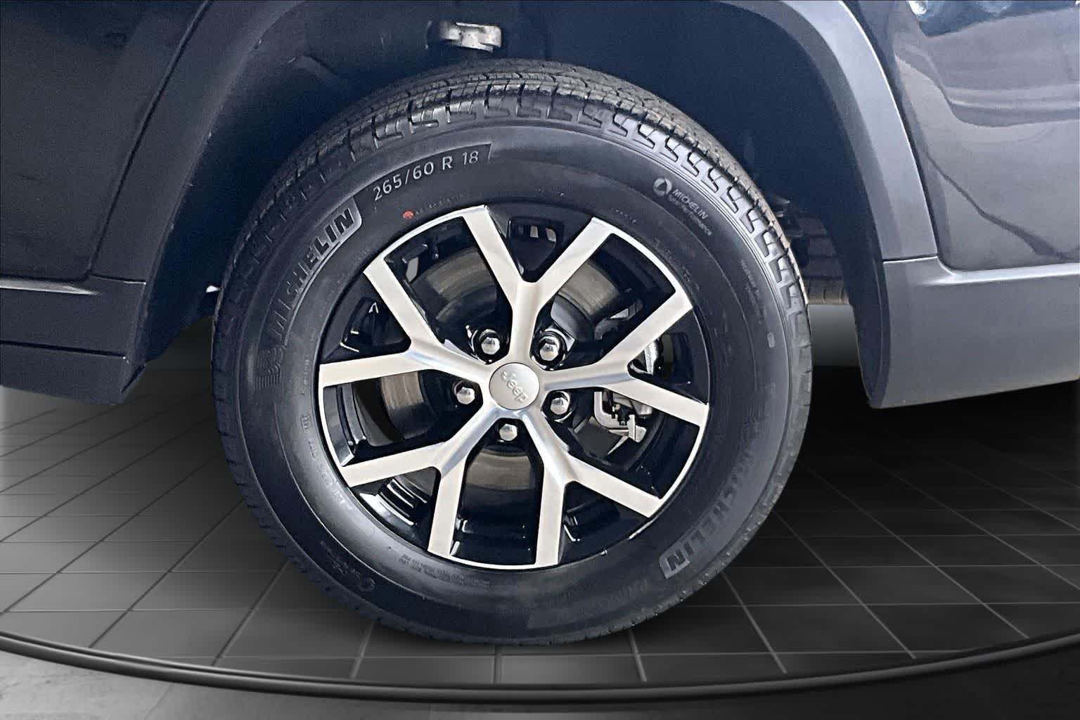 Thumbnail: 2023 Jeep Grand Cherokee L - 36