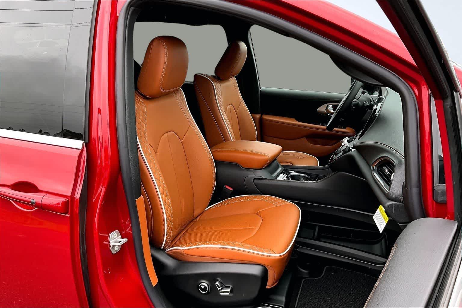 Thumbnail: 2026 Chrysler Pacifica - 14