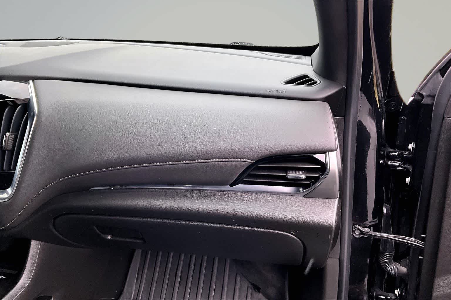 Thumbnail: 2023 Chevrolet Traverse - 24