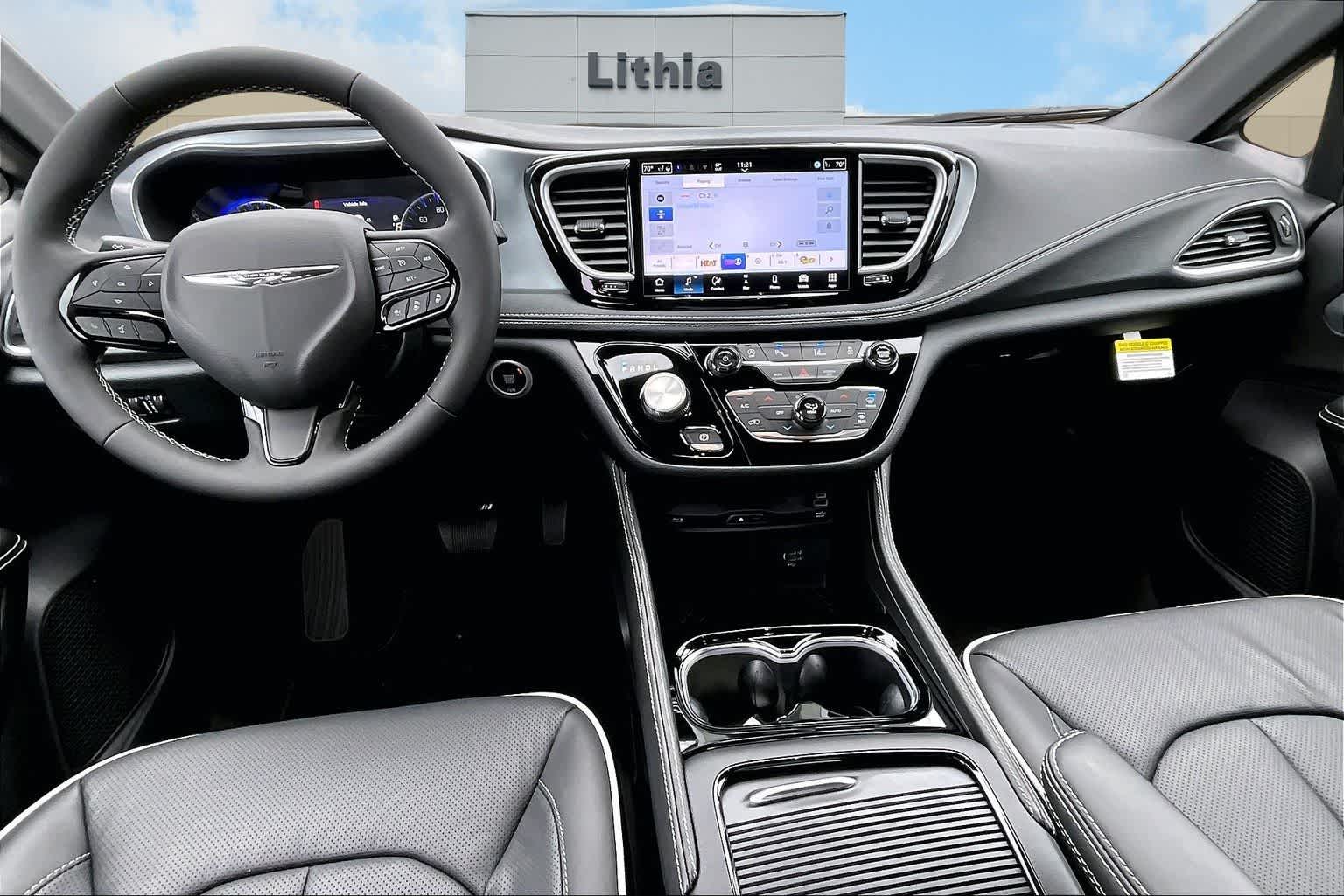 Thumbnail: 2026 Chrysler Pacifica - 10