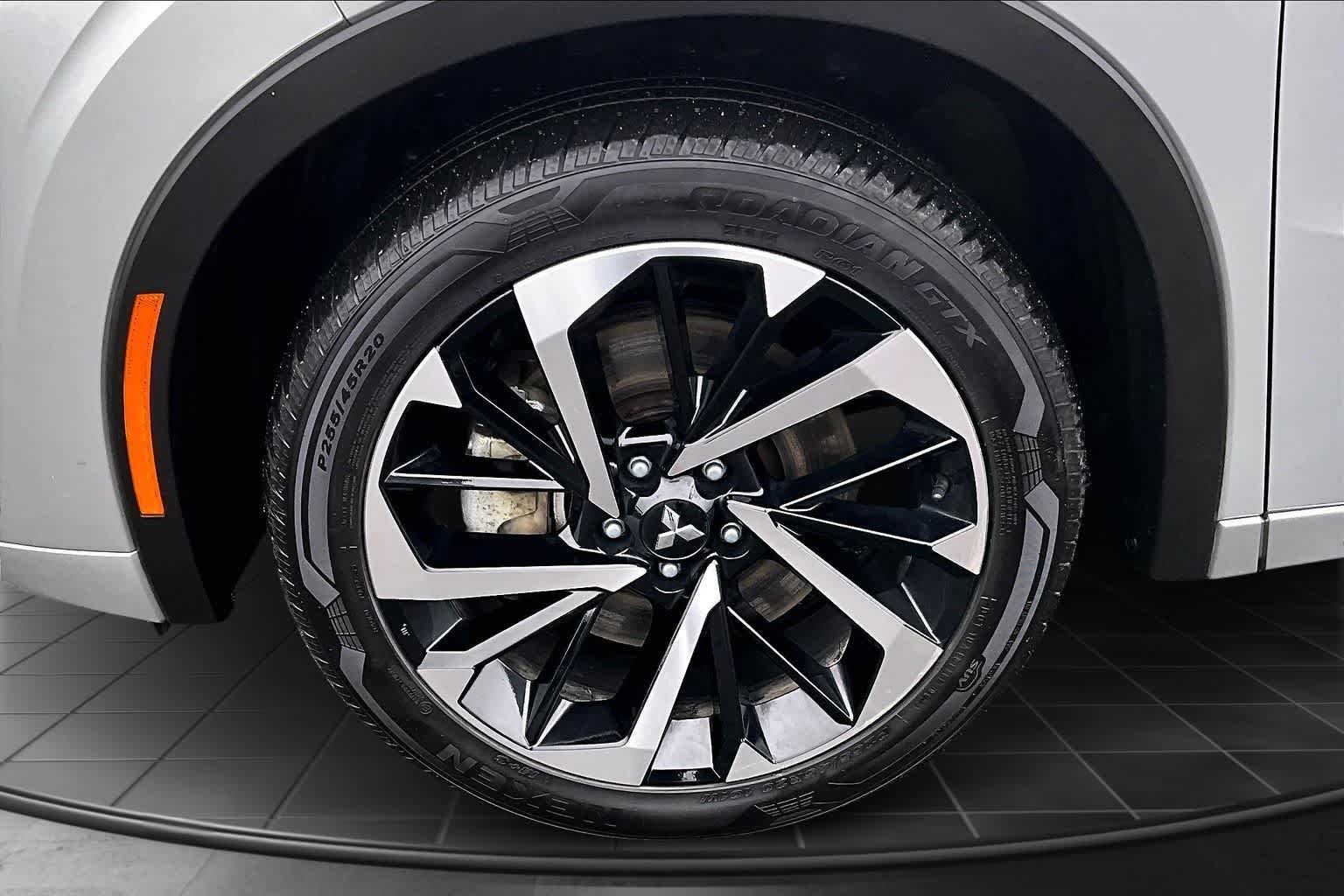 Thumbnail: 2023 Mitsubishi Outlander - 8