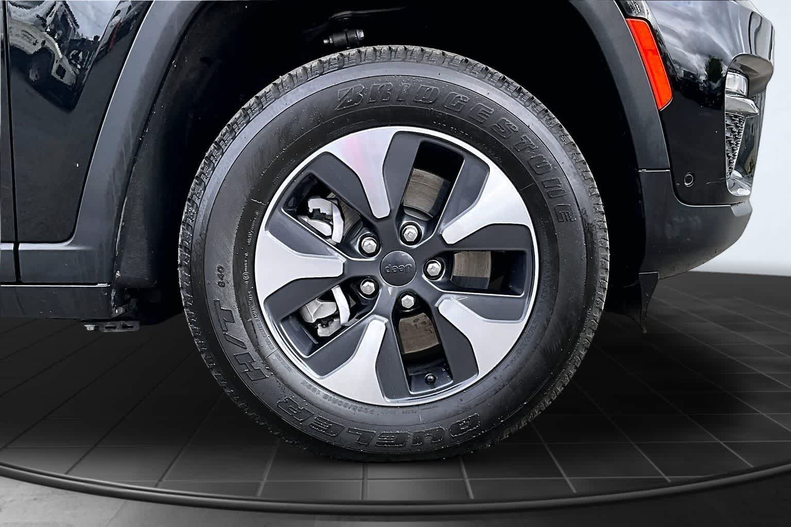 Thumbnail: 2022 Jeep Grand Cherokee - 33