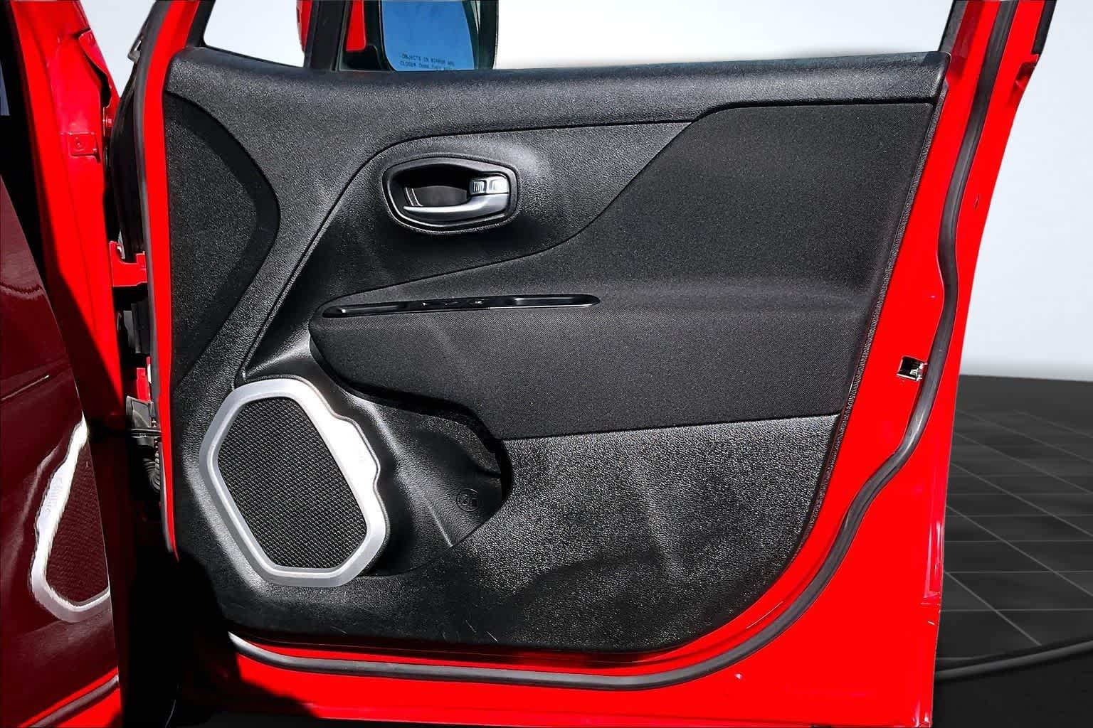 Thumbnail: 2021 Jeep Renegade - 29