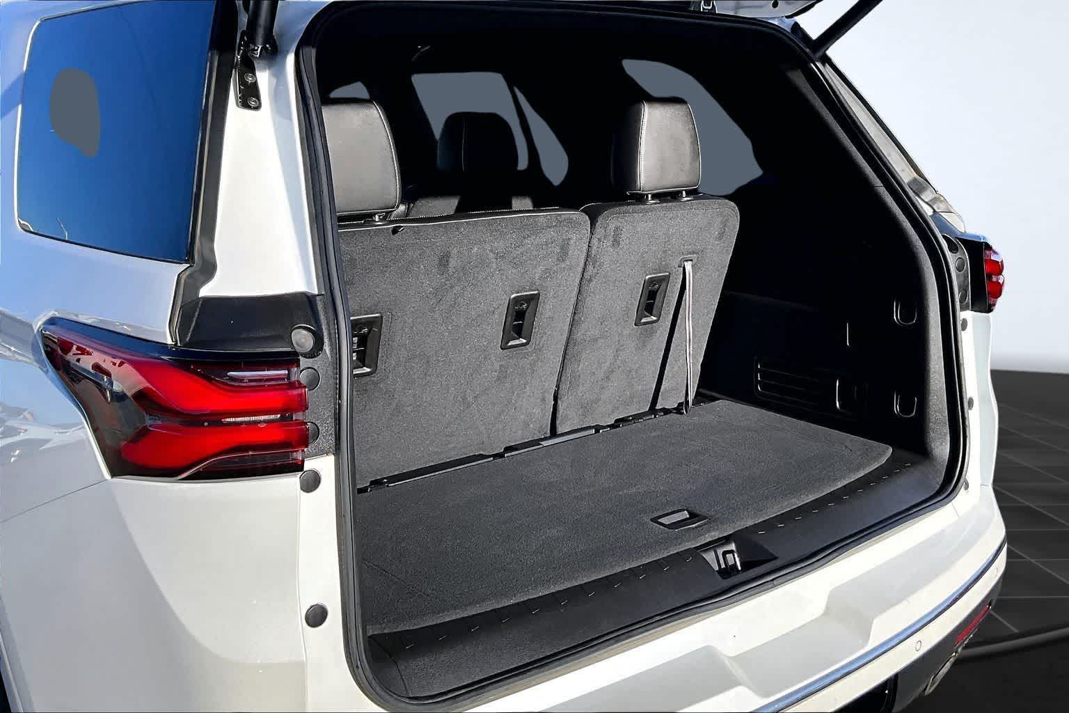 Thumbnail: 2023 Chevrolet Traverse - 19