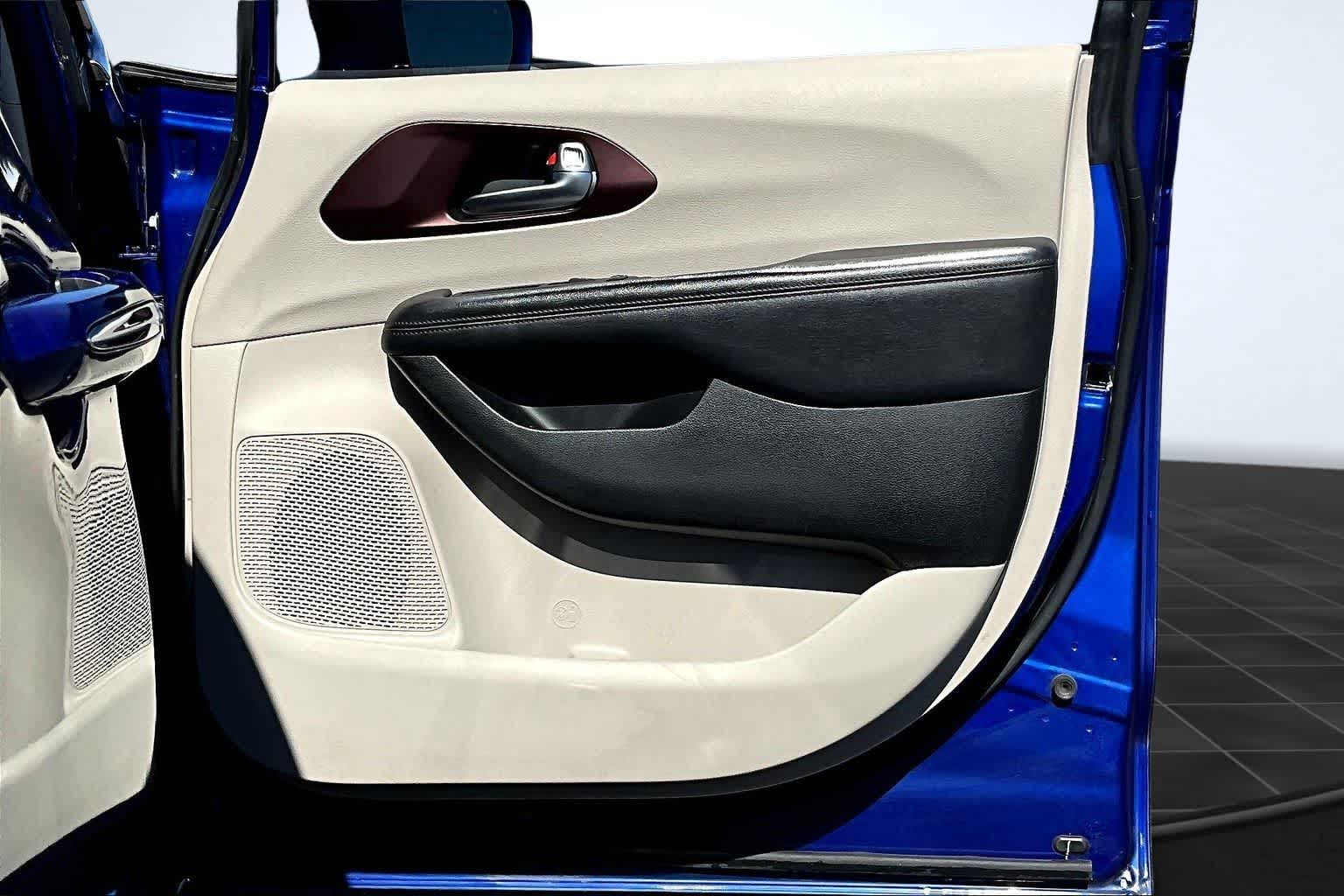 Thumbnail: 2020 Chrysler Pacifica - 29