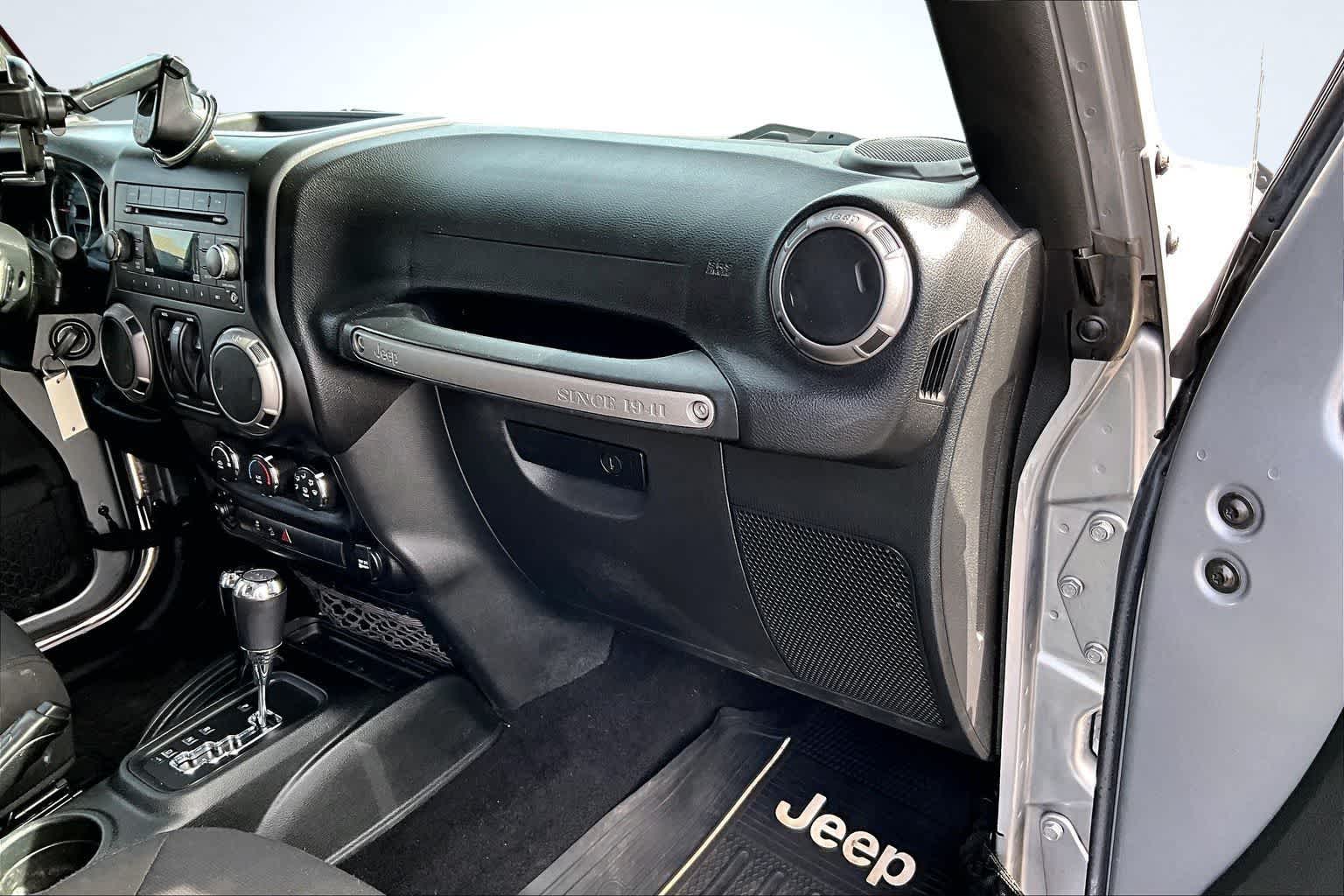 Thumbnail: 2017 Jeep Wrangler - 24