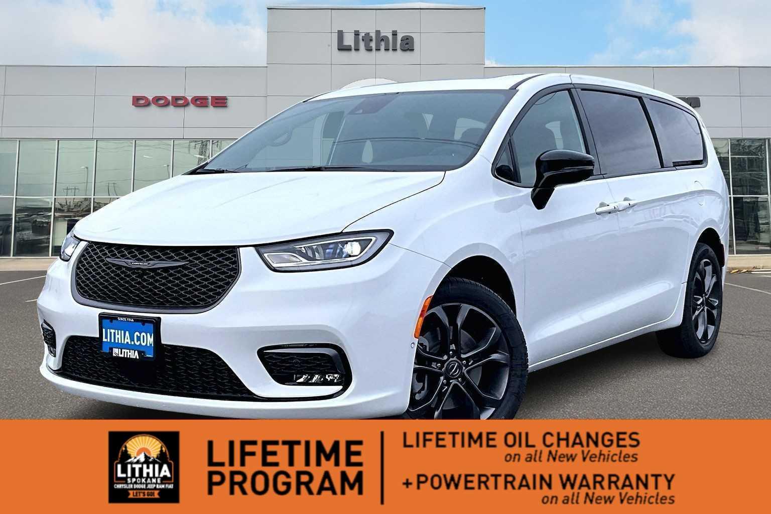 2026 Chrysler Pacifica Select's photo