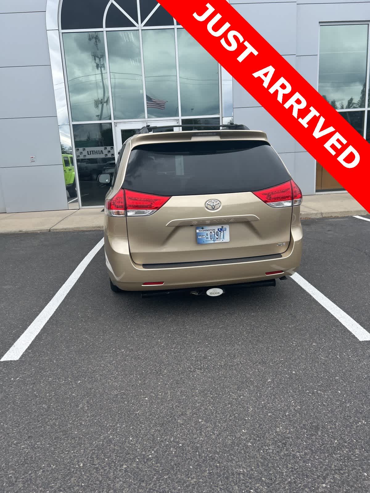 Thumbnail: 2014 Toyota Sienna - 4