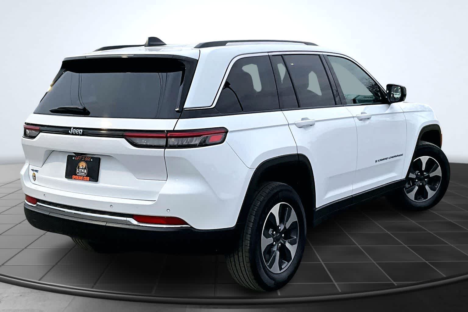 Thumbnail: 2022 Jeep Grand Cherokee - 23