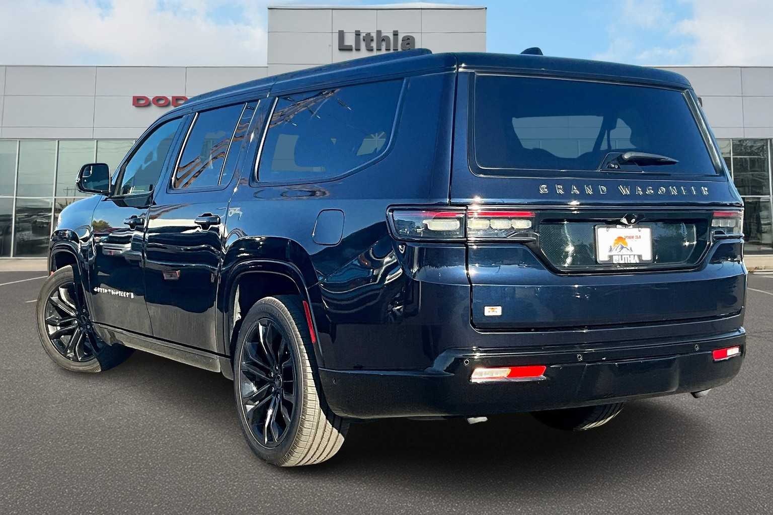 2024 Jeep Grand Wagoneer L II photo 4