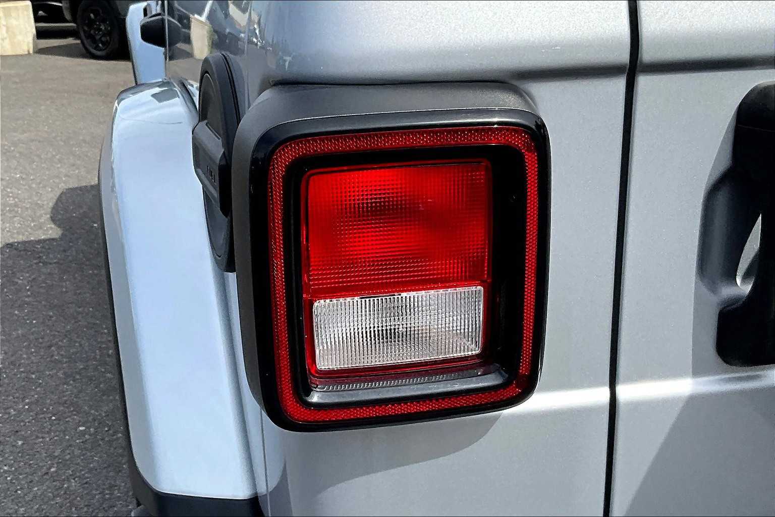 Thumbnail: 2023 Jeep Wrangler - 32