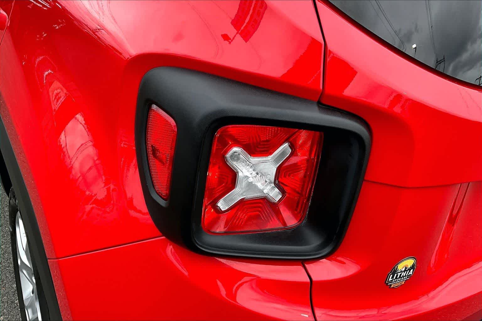 Thumbnail: 2018 Jeep Renegade - 32