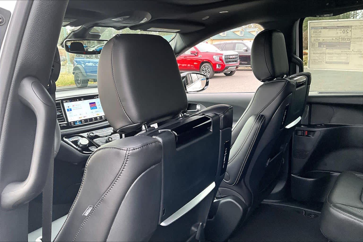 Thumbnail: 2026 Chrysler Pacifica - 12