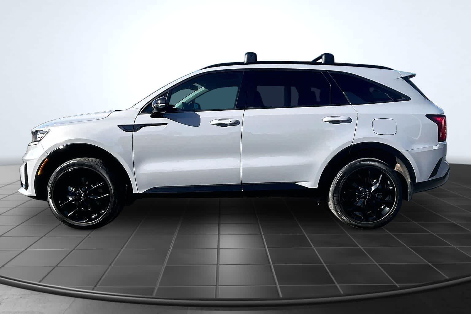 Thumbnail: 2023 Kia Sorento - 3